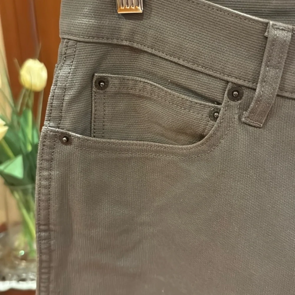 NWOT J. CREW Green Khaki Jeans Pant Men’s 30 x 32 Cotton Straight Sutton Style